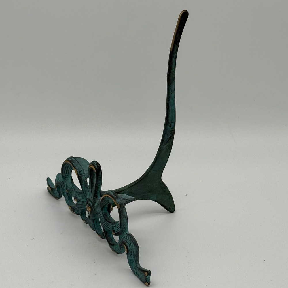 Vtg Andrea by Sadek Rococo Plate Stand Verdigris Brass Bow Ribbon Easel Holder